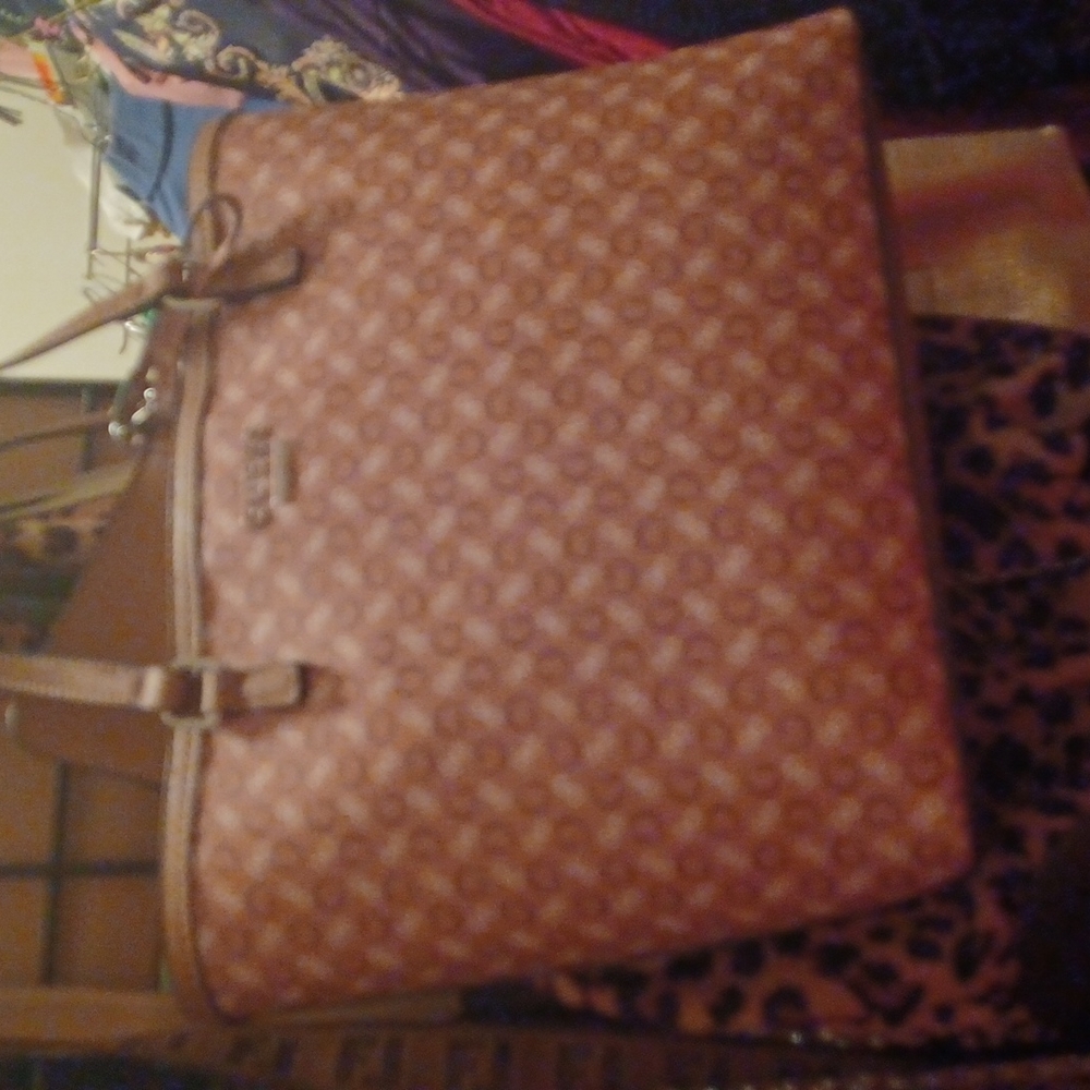 GUESS MOCHA HANDBAG